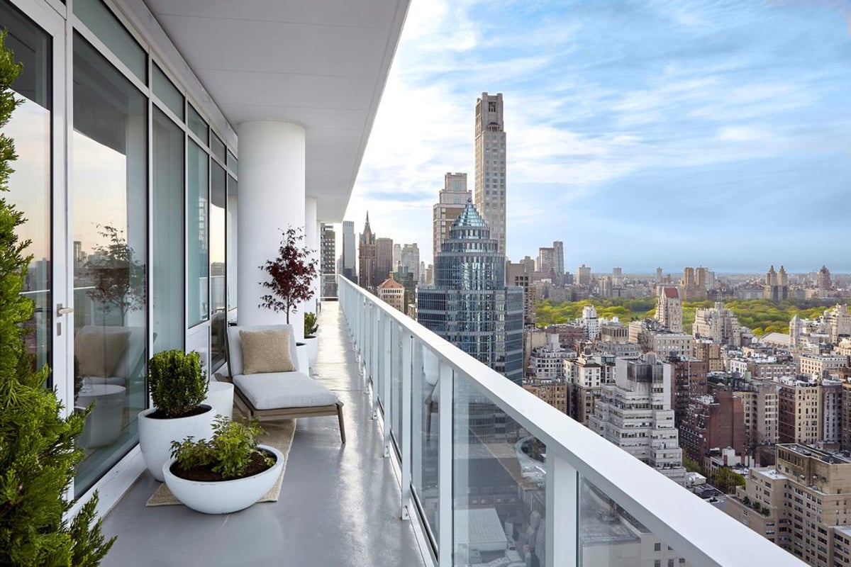 Photo for 200 East 59th Street - 200 East 59th Street Condominium in Midtown East, Manhattan