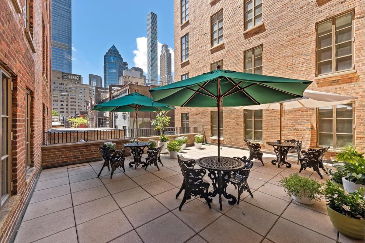 Photo for Barbizon/63 - 140 East 63rd Street Condominium in Upper East Side, Manhattan