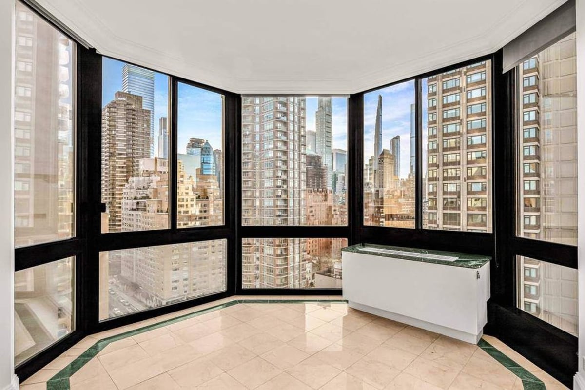 Photo for Bristol Plaza - 200 East 65th Street Condominium in Upper East Side, Manhattan