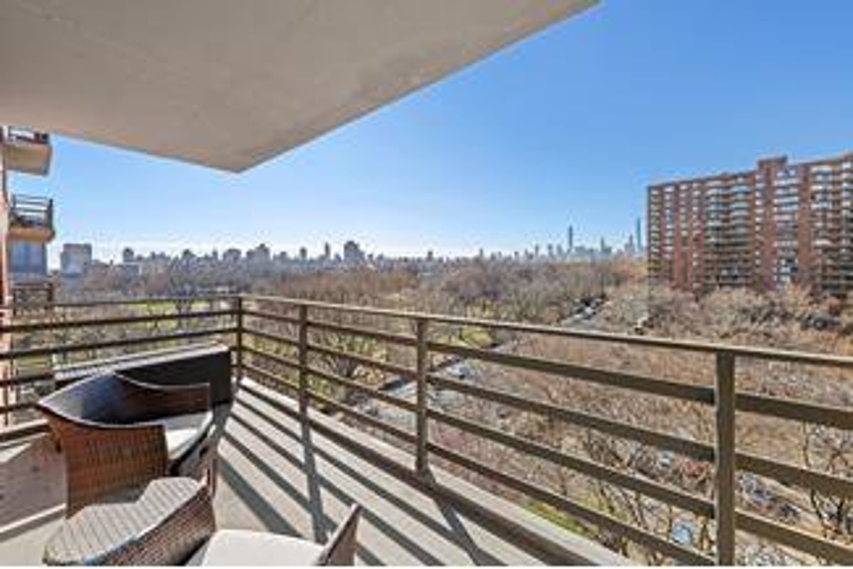 Photo for CPW Towers - 400 Central Park West Condominium in Upper West Side, Manhattan