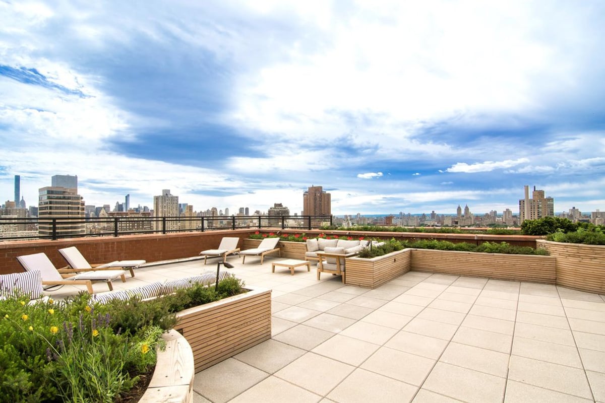 Photo for Carnegie Park Condominium - 200 East 94th Street Condominium in Upper East Side, Manhattan