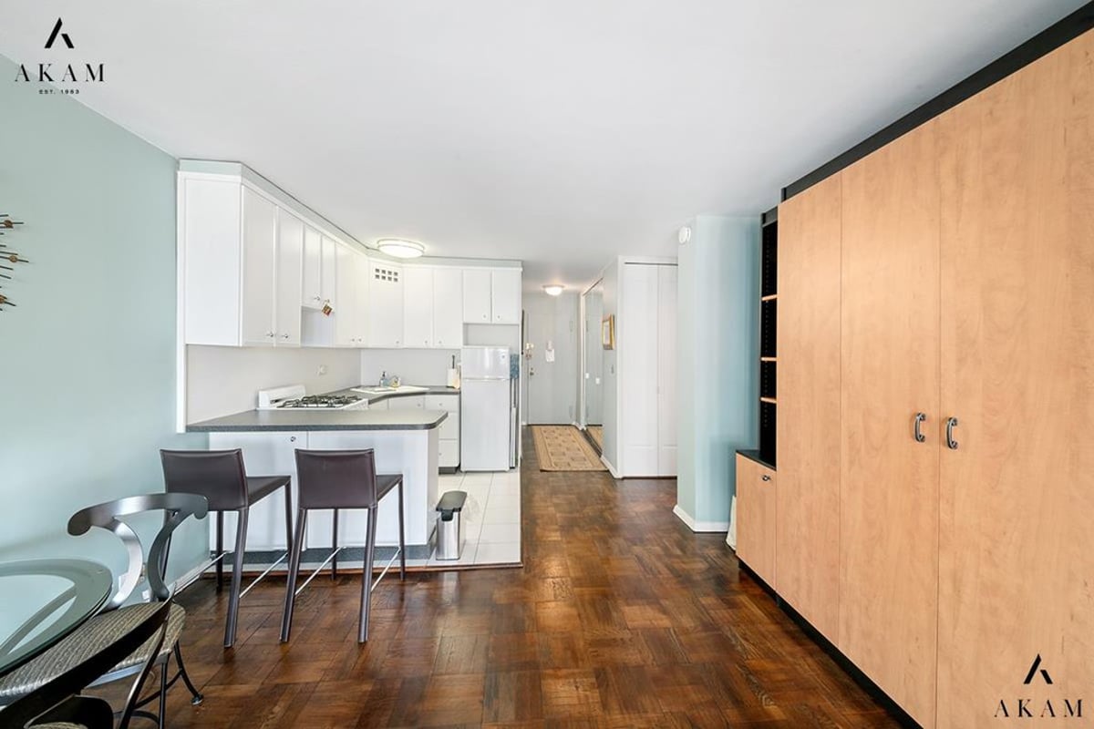 Photo for 155 East 38th Street - 155 East 38th Street Condominium in Murray Hill, Manhattan