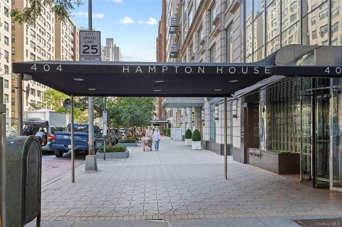 Photo for Hampton House - 404 East 79th Street Condominium in Upper East Side, Manhattan