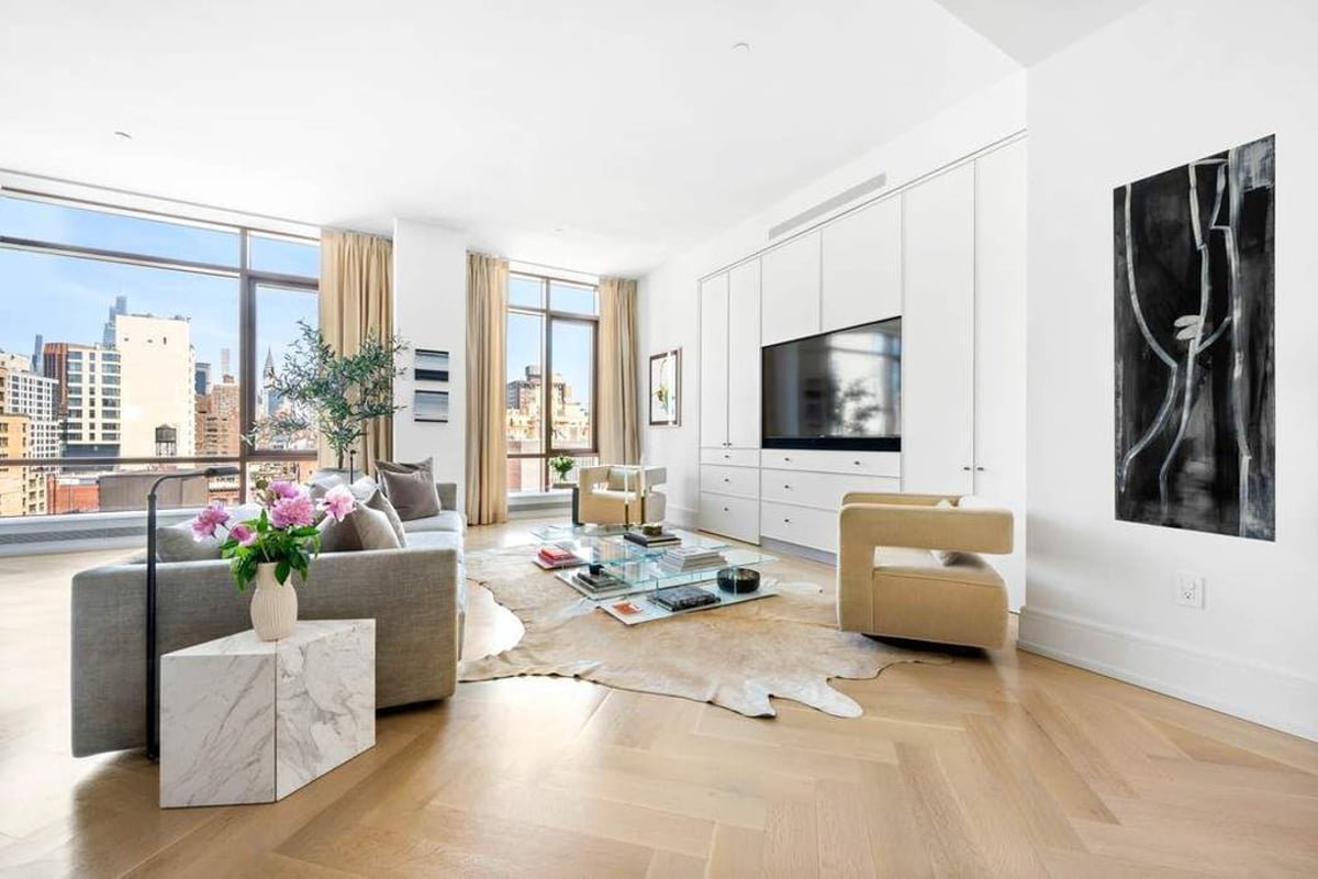 Photo for The Modern at Gramercy Square - 215 East 19th Street Condominium in Gramercy Park, Manhattan