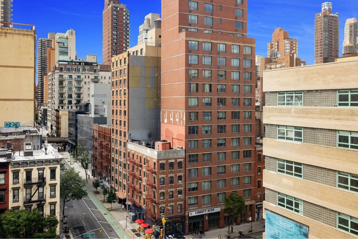 Photo for Bridge Tower Place - 401 East 60th Street Condominium in Upper East Side, Manhattan
