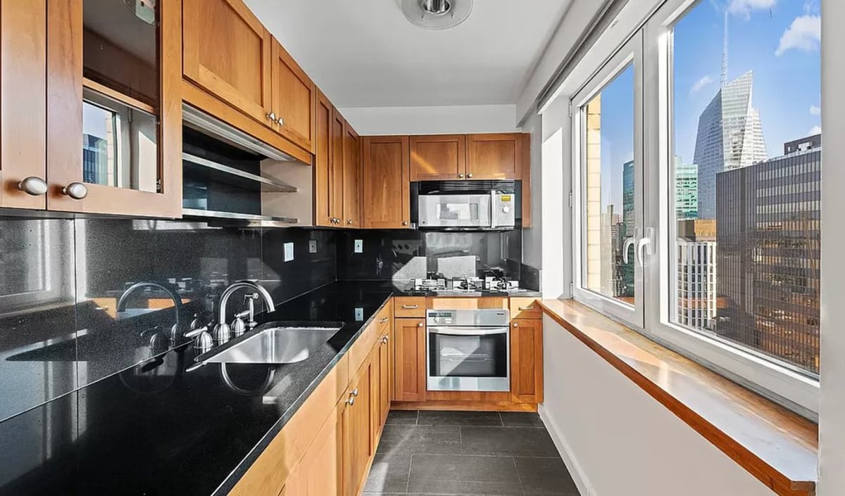 Photo for 425 Fifth Avenue - 425 Fifth Avenue Condominium in Murray Hill, Manhattan