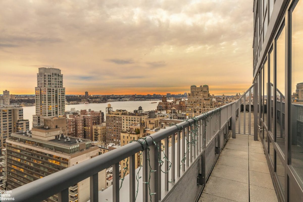 Photo for 200 West End Avenue - 200 West End Avenue Condominium in Upper West Side, Manhattan