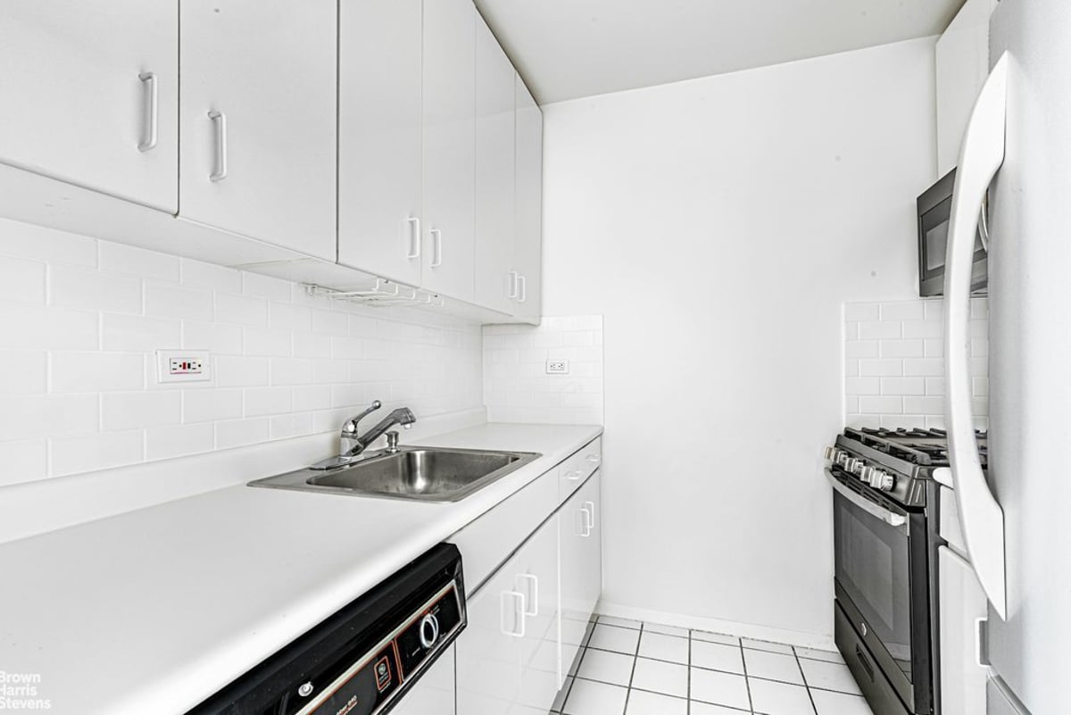 Photo for The Alfred - 161 West 61St Street Condominium in Upper West Side, Manhattan