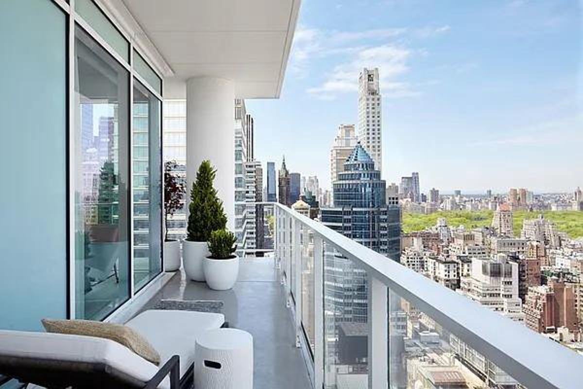 Photo for 200 East 59th Street - 200 East 59th Street Condominium in Midtown East, Manhattan