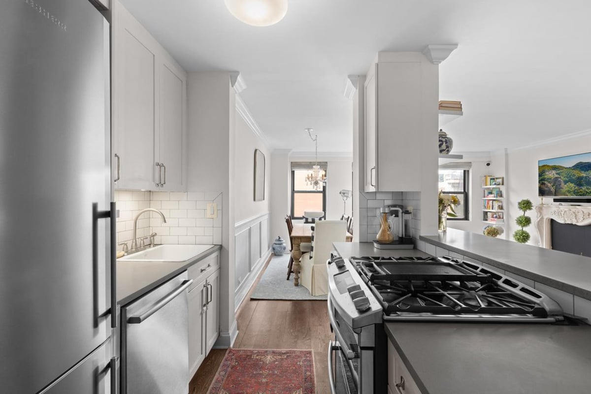 Photo for Victoria House - 200 East 27th Street Cooperative in Murray Hill, Manhattan