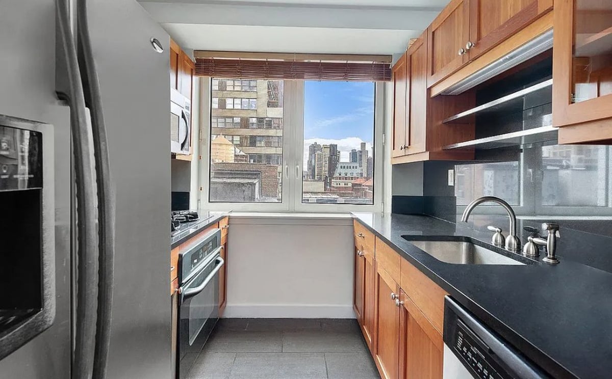 Photo for 425 Fifth Avenue - 425 Fifth Avenue Condominium in Murray Hill, Manhattan