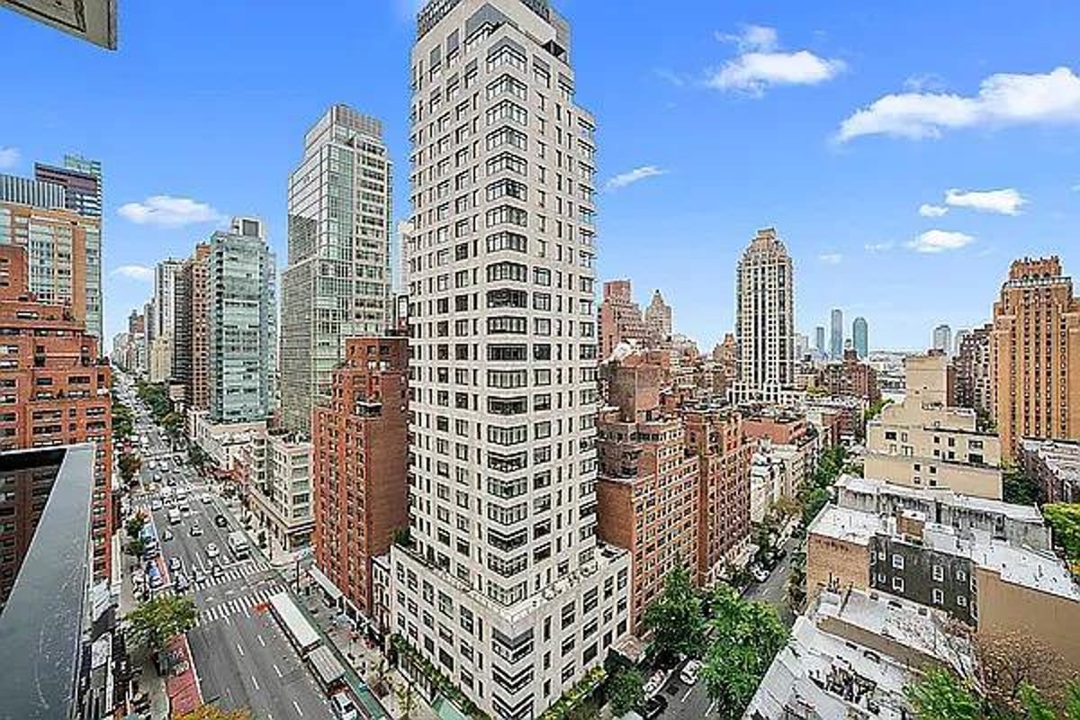 Photo for Sterling Plaza - 255 East 49th Street Condominium in Midtown East, Manhattan